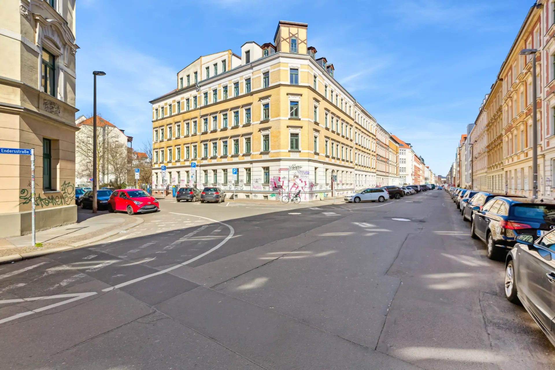 Mehrfamilienhaus in Leipzig, Gründerzeitfassade im Verkauf