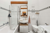 Badezimmer - (Home-Staging) - 3-Raum-DG mit Atelier & Weitblick – Bad + Gäste-WC, starke Kapitalanlage in Leipzig – Abtnaundorf