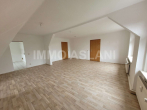 Wohnzimmer_2 - 3-Raum-Wohnung mit Einbauküche, Stadtparkblick & großem Garten in Limbach-Oberfrohna