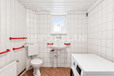 Waschraum_EDIT - Raum für große Pläne – EFH in Großlehna: 284m² Wohnen, 387m² Nutzfläche, Kamin & großer Hofbereich