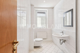 Gäste-WC_EDIT - Raum für große Pläne – EFH in Großlehna: 284m² Wohnen, 387m² Nutzfläche, Kamin & großer Hofbereich
