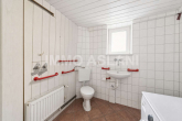 Waschraum_EDIT - Außergewöhnlich vielseitiges Wohnhaus mit Kamin, Einbauküche und großem Hofbereich