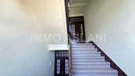 Treppenhaus - Großzügige 3-Zimmer-Wohnung mit Balkon, Abstellraum & Gartenmitnutzung