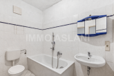 Badezimmer_1_EDIT - Lindenau erleben – vermietete 3-Zimmer-Altbauwohnung in urbaner Bestlage