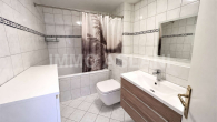 Badezimmer_1 - 3-Zimmer-Wohnung in Schloßchemnitz mit ca. 77m², Einbauküche und Möbeloption – bezugsfrei ab 01.12.