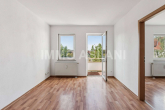 Wohnzimmer - Wohnen auf zwei Ebenen – bezugsfreie 3-Zimmer-Maisonette mit Balkon in Leipzig-Ost