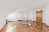 Schlafzimmer - Wohnen auf zwei Ebenen – bezugsfreie 3-Zimmer-Maisonette mit Balkon in Leipzig-Ost