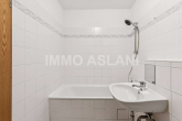 Badezimmer - Wohnen auf zwei Ebenen – bezugsfreie 3-Zimmer-Maisonette mit Balkon in Leipzig-Ost
