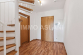 Flur - Wohnen auf zwei Ebenen – bezugsfreie 3-Zimmer-Maisonette mit Balkon in Leipzig-Ost
