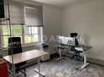 Büro - Exklusives Büro in denkmalgeschützter Villa nahe Romanplatz mit Gartenblick und Gemeinschaftsküche