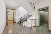 Treppenhaus - Vermietete 2-Zimmer-Wohnung in Leipzig-Plagwitz mit zwei Balkonen, Aufzug und TG-Stellplatz