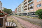 Außenansicht_Innenhof_2 - Bezugsfreie 2-Zimmer-Wohnung mit 2 Balkonen, Aufzug & TG-Stellplatz – renovierter Zustand