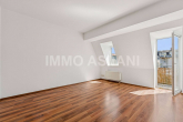 Wohnzimmer_3 - Bezugsfreie 3-Raum-Wohnung mit Balkon, Fahrstuhl & Tageslichtbad im Zentrum-Süd
