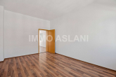 Elternschlafzimmer_1 - Bezugsfreie 3-Raum-Wohnung mit Balkon, Fahrstuhl & Tageslichtbad im Zentrum-Süd