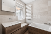 Badezimmer_EDIT - EFH in Markanstädt-Döhlen – 224m² Wohnensemble mit Pool, Sauna, PV & zwei separaten Einheiten