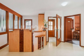 Empfangsbereich - Wohnen & Arbeiten in Taucha – Haus mit separater Praxis, PV, Pool und 4 Carports