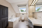 Badezimmer_2_EDIT - Wohnen & Arbeiten in Taucha – Haus mit separater Praxis, PV, Pool und 4 Carports
