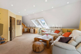 Wohnzimmer_2 - Wohnen & Arbeiten in Taucha – Haus mit separater Praxis, PV, Pool und 4 Carports