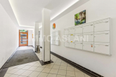 Hauseingang - Denkmalschutz trifft Moderne: 2-Zimmer-Wohnung mit Loggia & Stellplatz im Zentrum