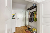 Flur - Denkmalschutz trifft Moderne: 2-Zimmer-Wohnung mit Loggia & Stellplatz im Zentrum