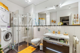 Badezimmer_1 - Denkmalschutz trifft Moderne: 2-Zimmer-Wohnung mit Loggia & Stellplatz im Zentrum