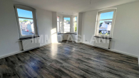 Wohnzimmer_3 - Einziehen & wohlfühlen – modernisierte 3-Raum-Wohnung in Limbach-Oberfrohna
