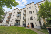 Außenansicht_Garten_1 - Altbaucharme im Leipziger Osten: Vermietete 2-Zimmer-Wohnung im Denkmalobjekt
