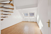 Wohnzimmer - Bezugsfreie 2-Zimmer-Maisonette in Leipzig-Anger-Crottendorf
